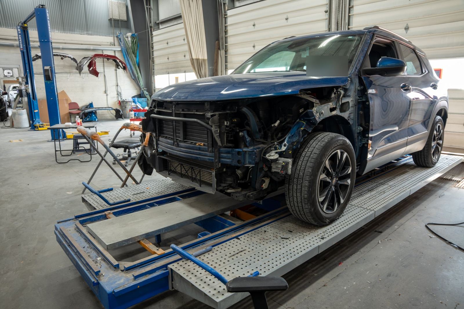 Damaged SUV on the frame rack